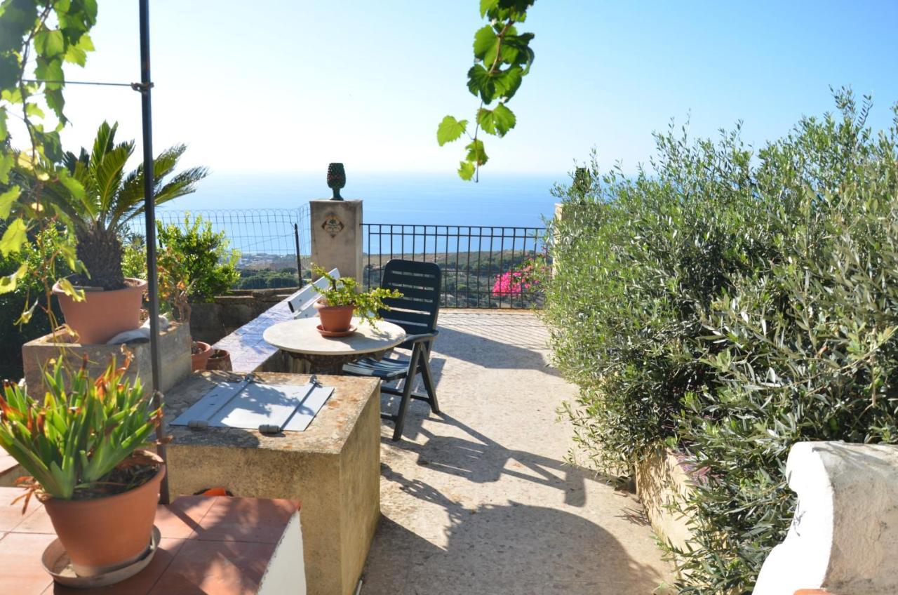 Il Paradiso Di Giacomo Erice Buitenkant foto