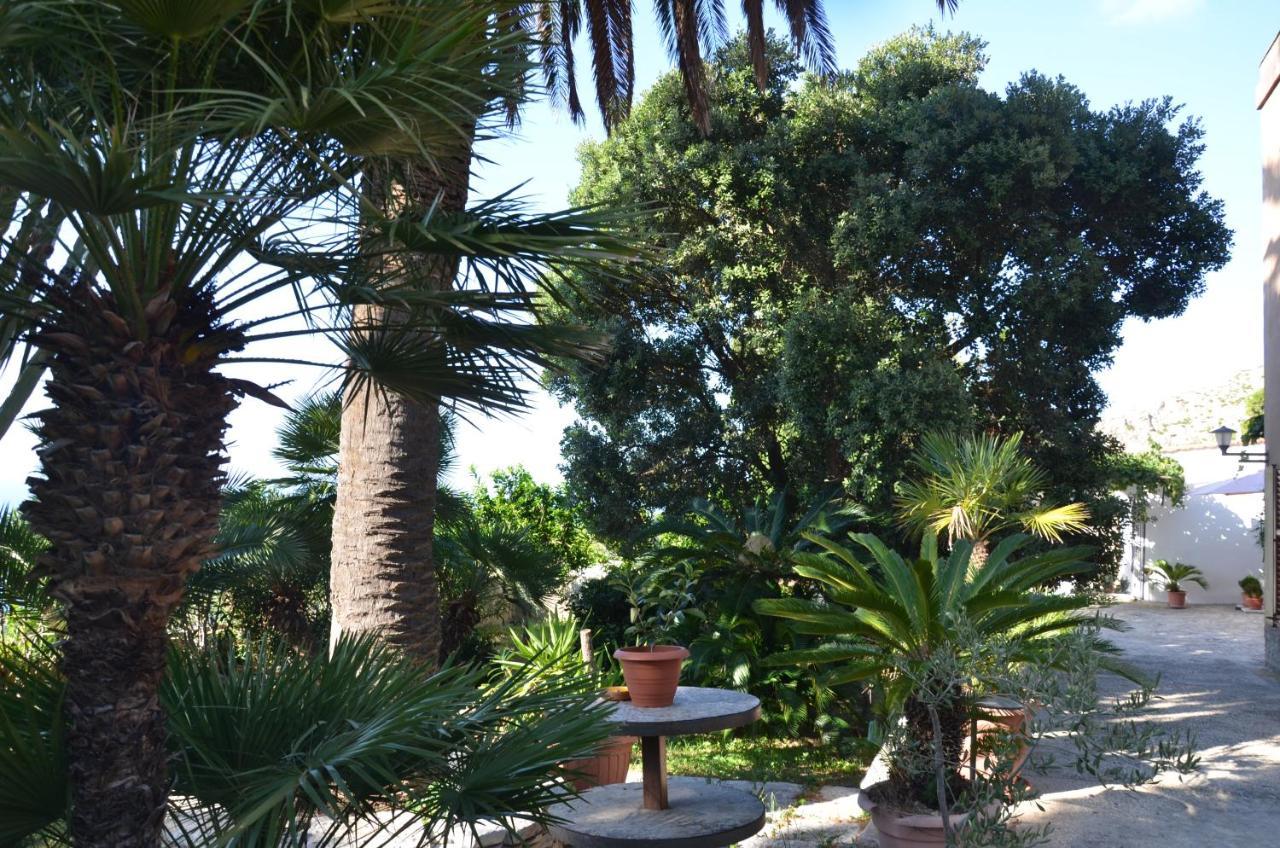 Il Paradiso Di Giacomo Erice Buitenkant foto