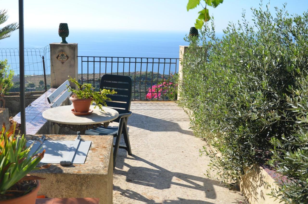 Il Paradiso Di Giacomo Erice Buitenkant foto