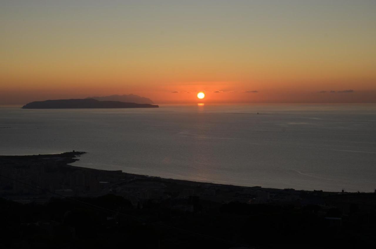 Il Paradiso Di Giacomo Erice Buitenkant foto