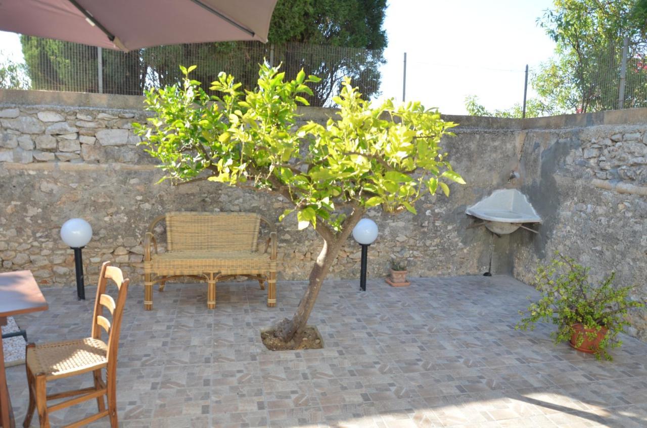 Il Paradiso Di Giacomo Erice Buitenkant foto